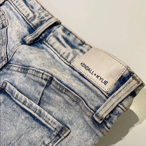 KENDALL & KYLIE The Icon High Rise Straight Jeans 3/26 - Picture 6 of 11